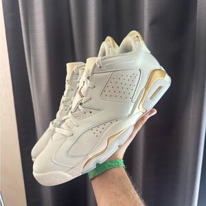 Men's White and Gold Sneakers Jordan 6 low